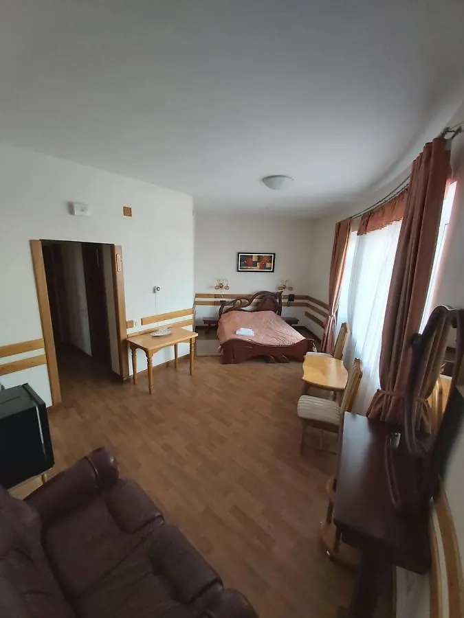 Тиса Економ Hotel Petropavlovskaya Borshchagovka Ukraine